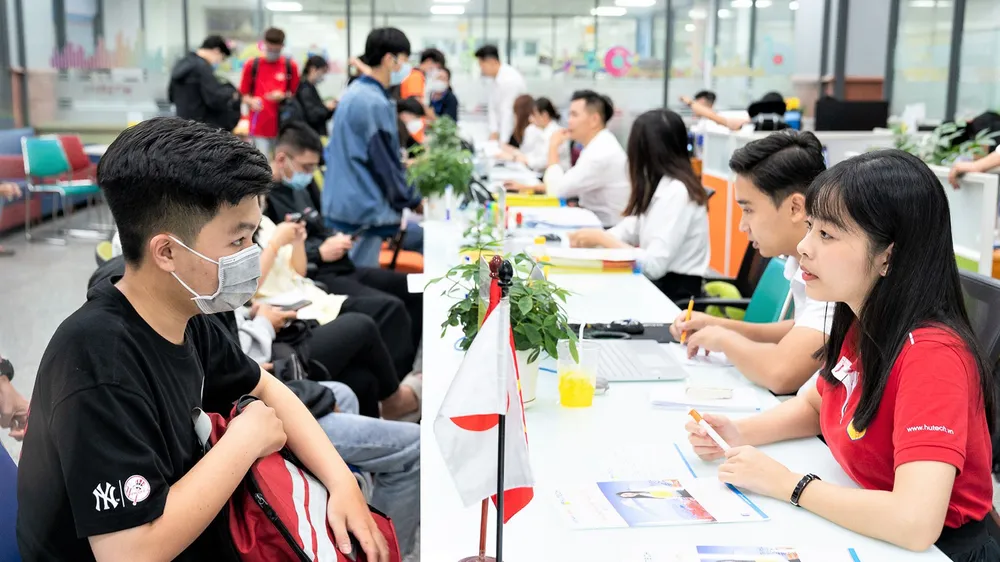 Thí sinh đăng ký xét tuyển bằng điểm học bạ THPT vào Trường ĐH Công nghệ TPHCM