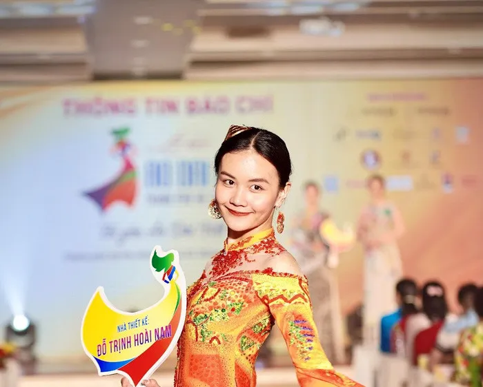 Tinh hoa Áo dài Việt