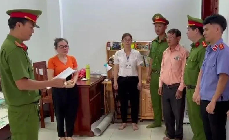 Bình Phước: Bắt 2 cựu Chánh Văn phòng HĐND, UBND huyện Bù Đăng