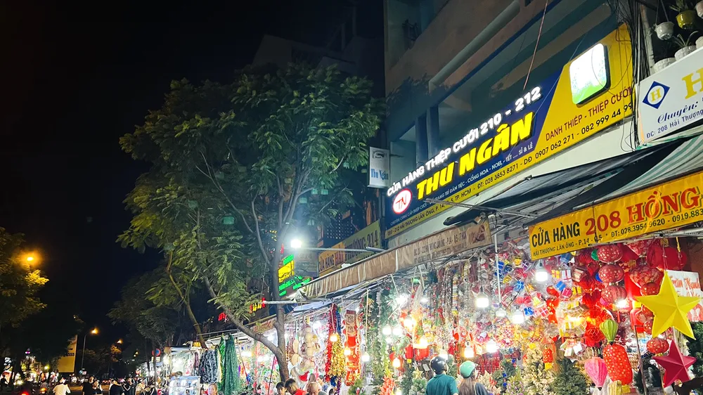 Đường Hải Thượng Lãn Ông về đêm rộn ràng không khí Giáng sinh