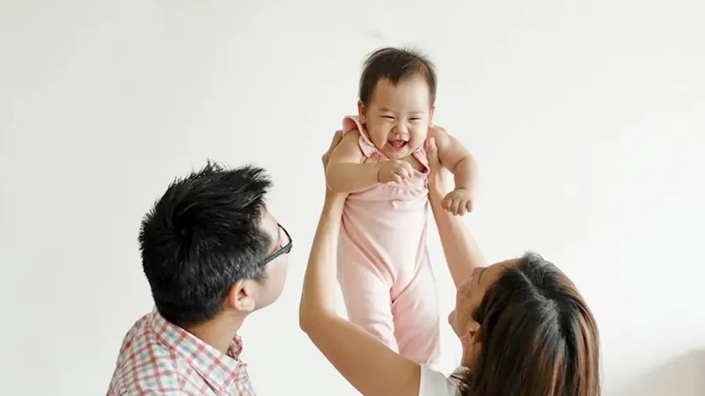 Niềm vui con cái mang lại sẽ giúp vơi bớt những gánh nặng cuộc đời. Ảnh: Rawpixel