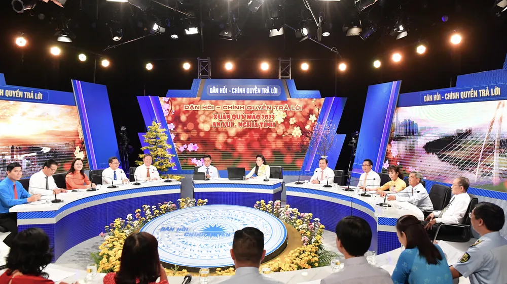 Chương trình “Dân hỏi - Chính quyền trả lời” với chủ đề “Xuân Quý Mão 2023: An vui - Nghĩa tình”. Ảnh: VIỆT DŨNG