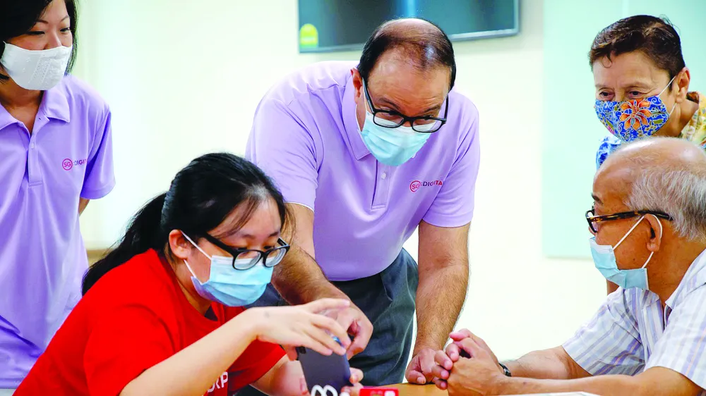 Một khóa hướng dẫn thuộc chương trình Seniors Go Digital ở Singapore