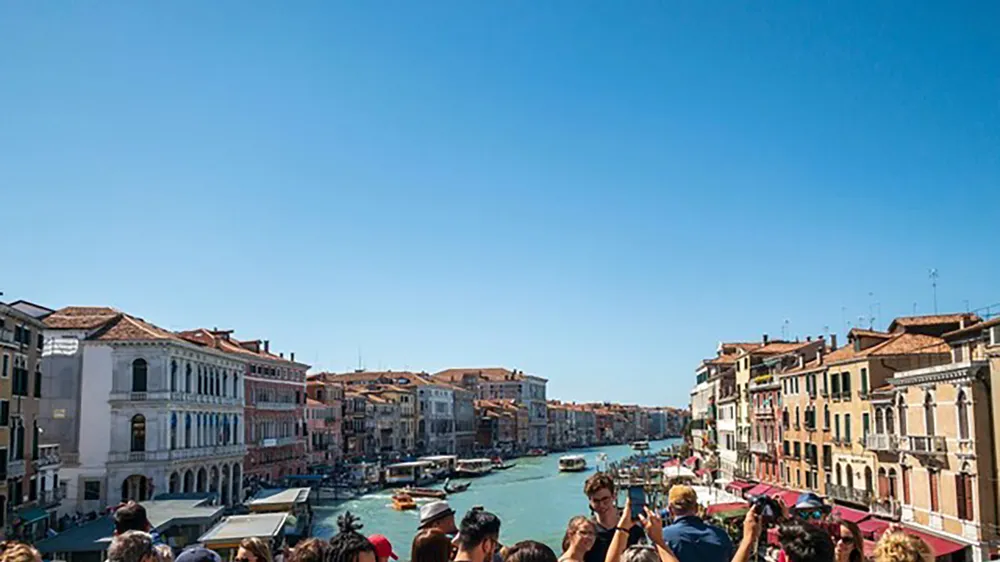 Thành phố Venice luôn đông đúc du khách 