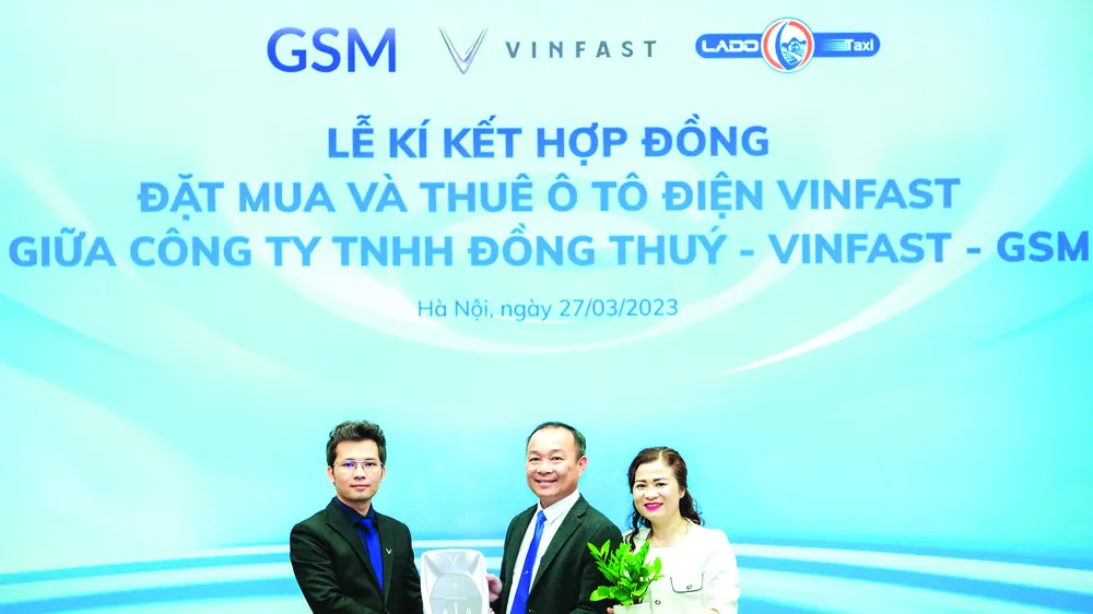 Lado taxi thuê 500 ô tô điện Vinfast và mua bổ sung 40 xe VFe34
