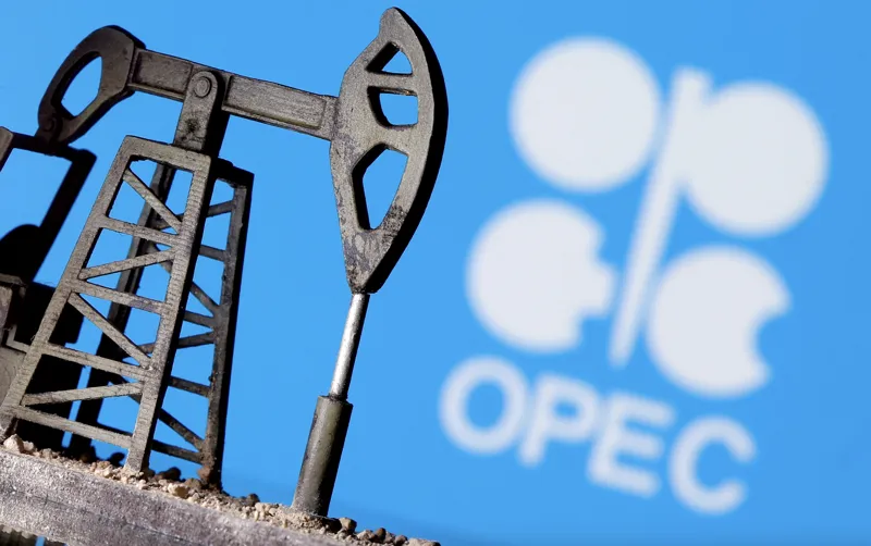 OPEC+ bất ngờ giảm sản lượng, giá dầu tăng 