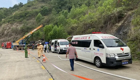 Lật xe tải chở dưa hấu làm 9 người thương vong ở Phú Yên: Thăm hỏi, hỗ trợ ban đầu cho các nạn nhân 