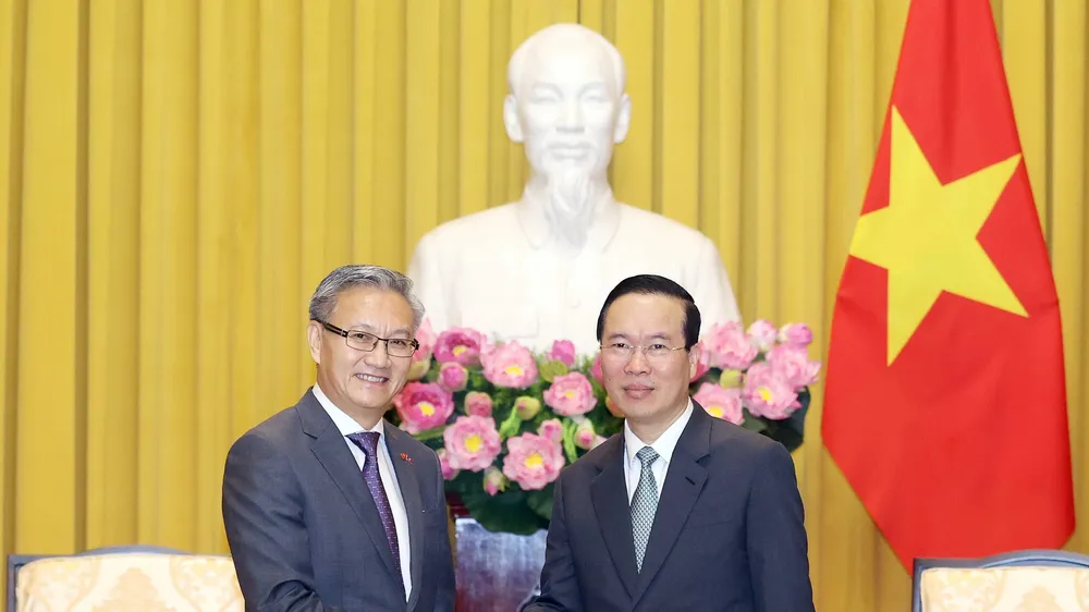 Chủ tịch nước Võ Văn Thưởng tiếp Trưởng Ban Đối ngoại Trung ương Đảng Nhân dân Cách mạng Lào Thongsavanh Phomvihane. Ảnh: TTXVN
