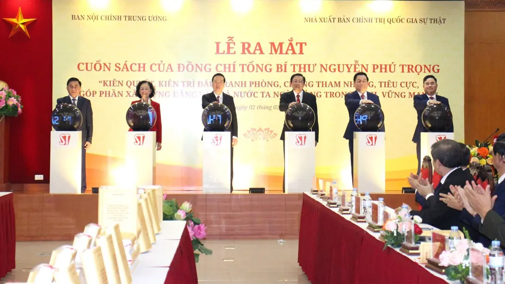 Lễ ra mắt cuốn sách “Kiên quyết, kiên trì đấu tranh phòng, chống tham nhũng, tiêu cực, góp phần xây dựng Đảng và Nhà nước ta ngày càng trong sạch, vững mạnh” của đồng chí Tổng Bí thư Nguyễn Phú Trọng