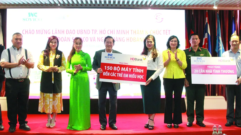 HDBank trao kinh phí mua 150 bộ máy tính và xây dựng 20 căn nhà tình thương cho TP. Hồ Chí Minh năm 2022