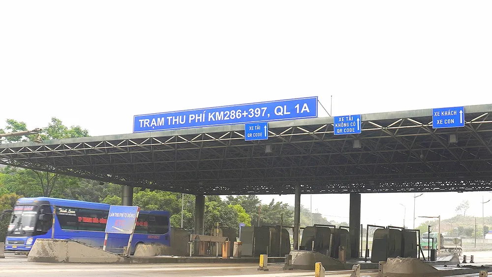 Trạm thu phí “ngáng” đường