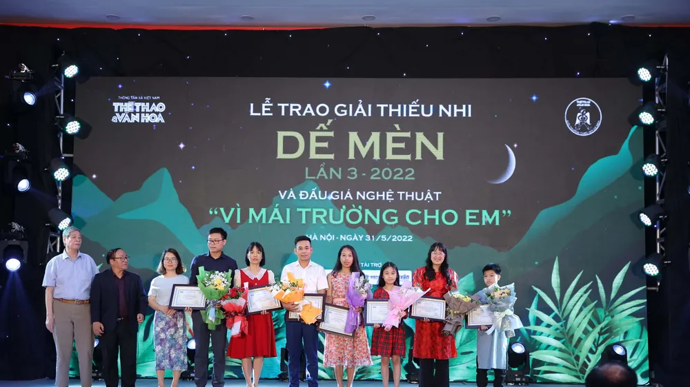 Các tác giả nhận giải Dế Mèn năm 2022