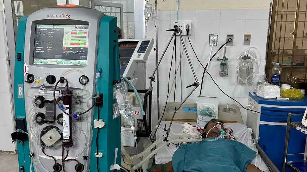 Cà Mau: Một người tử vong, hai người nhập viện nghi do ngộ độc rượu