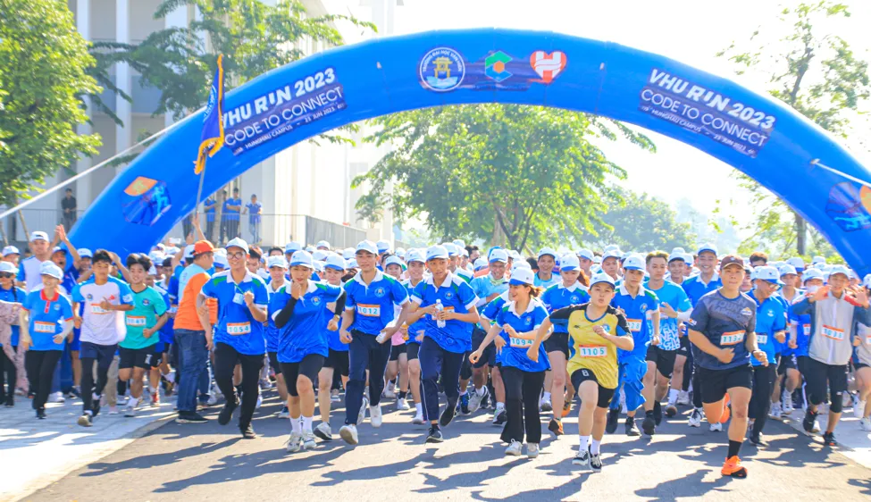 Giải chạy bộ “ VHU Run 2023 – Code to Connect” ngoài ý nghĩa gắn kết, còn gây quỹ giúp đỡ học sinh - sinh viên có hoàn cảnh khó khăn