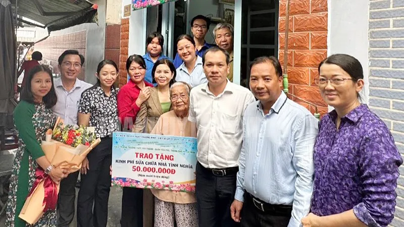 Hỗ trợ kinh phí sửa nhà tình nghĩa cho vợ liệt sĩ
