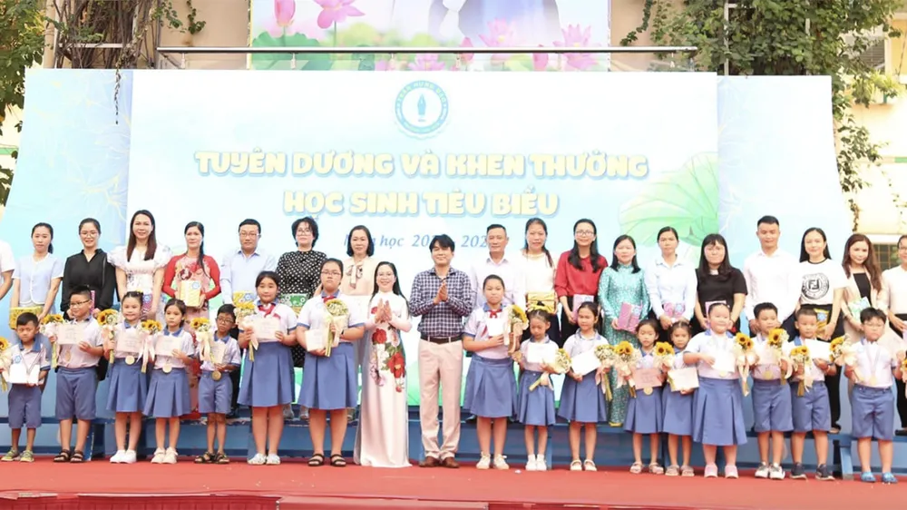 Khen thưởng cần kịp thời, đa dạng cách làm 