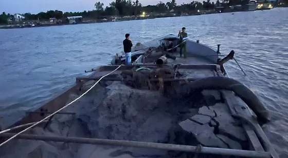 Chặt “vòi bạch tuộc cát tặc”