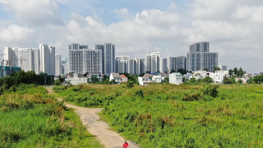 Một dự án đất ở phường Long Bình, TP Thủ Đức, TPHCM nơi có Vành đai 3 đi qua. Ảnh: HOÀNG HÙNG