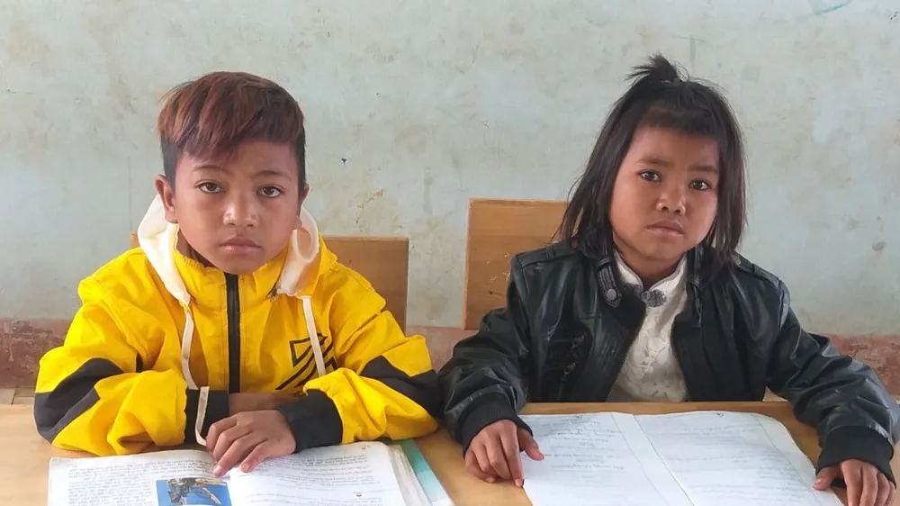 Hai anh em A La và Y Lá. Ảnh: PHONG NGUYỄN