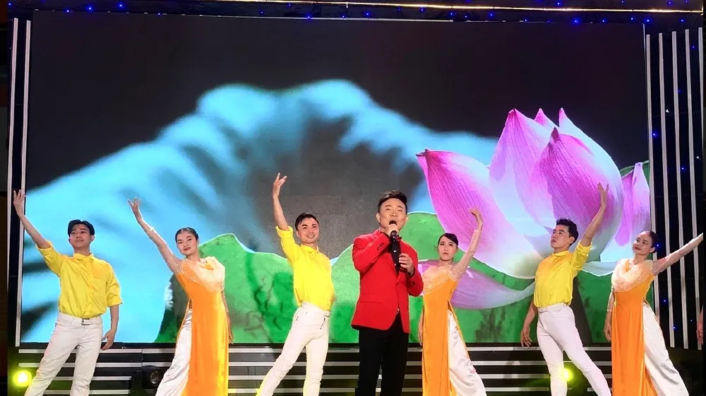 Chương trình ca nhạc "Vang vọng lời Bác"