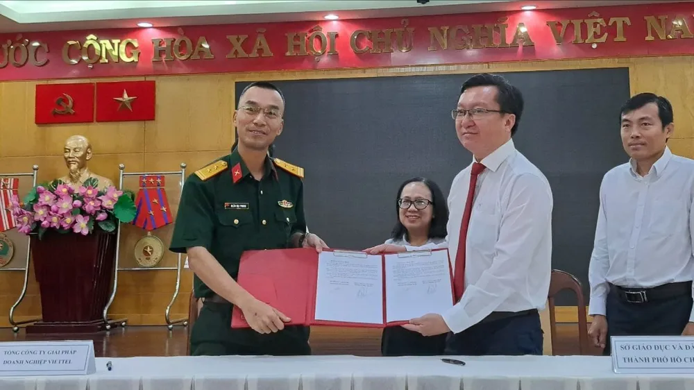 Sở GD-ĐT TPHCM ký kết thỏa thuận hợp tác chuyển đổi số với Viettel 