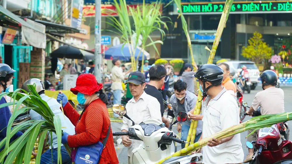 Khung cảnh tấp nập của chợ mía sáng mùng 8 tháng Giêng