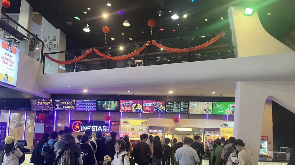 Khán giả mua vé xem phim tại cụm rạp Cinestar
