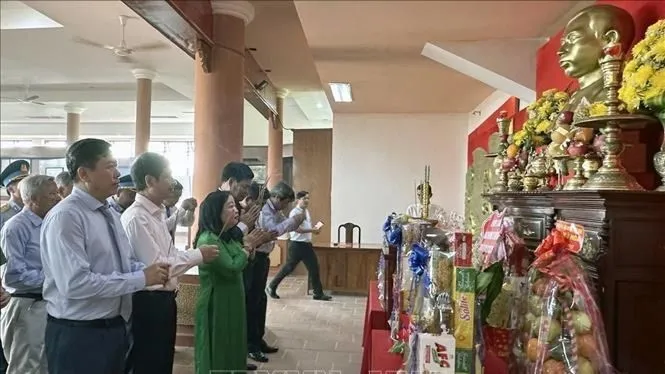 Dâng hương kỷ niệm 120 năm Ngày sinh đồng chí Trần Phú