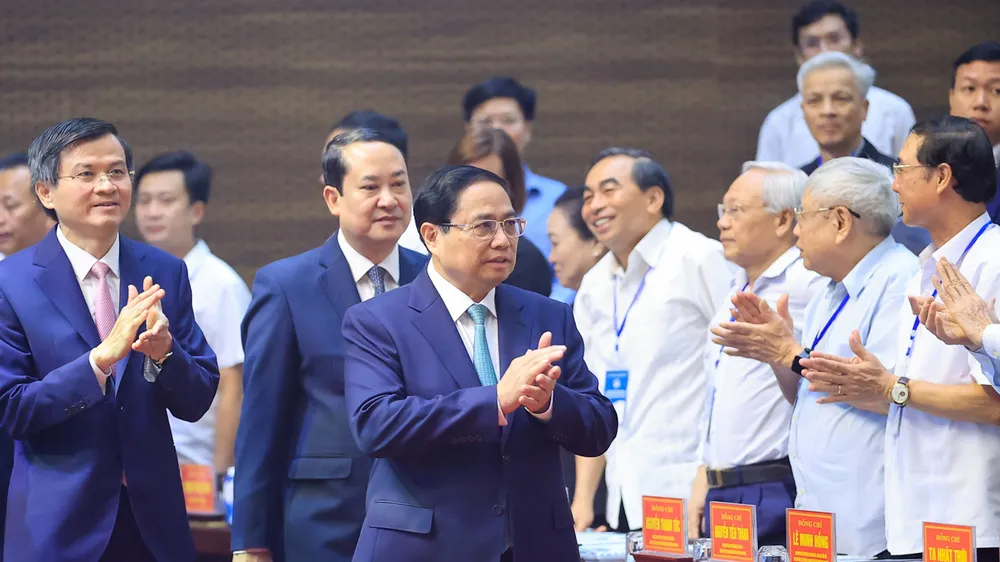 Thủ tướng Phạm Minh Chính và các đại biểu dự Hội nghị công bố quy hoạch tỉnh Ninh Bình. Ảnh: ĐOÀN BẮC