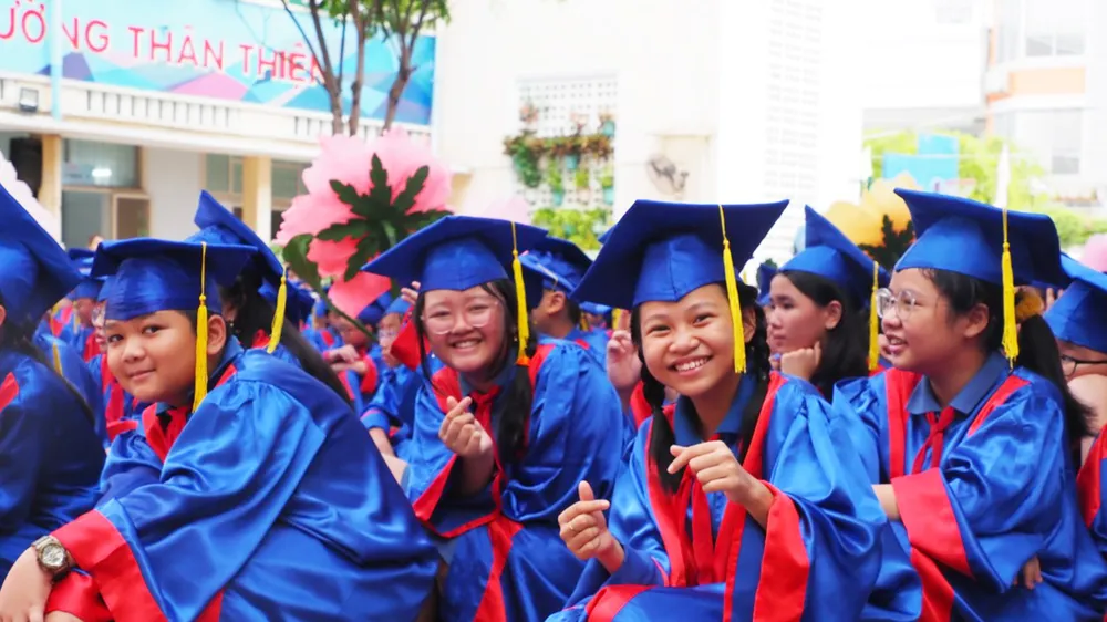 Học sinh lớp 5, Trường Tiểu học Trần Hưng Đạo (quận 1, TPHCM) với cảm xúc hân hoan trong lễ trưởng thành 