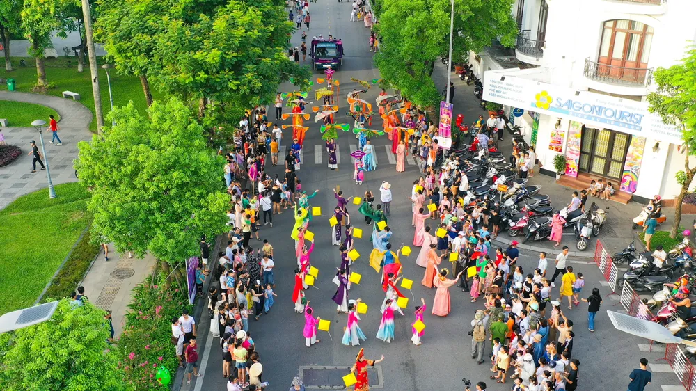 Khai mạc lễ hội đường phố “Sắc màu văn hóa”