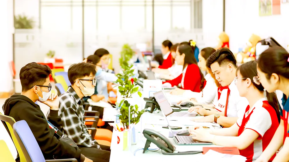 Thí sinh xét tuyển học bạ THPT tại Trường ĐH Kinh tế Tài chính TPHCM. Ảnh: THANH HÙNG