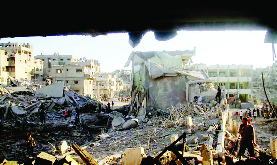 Hiện trường vụ không kích của Israel tại một trường học ở Dải Gaza ngày 3-8. Ảnh: REUTERS