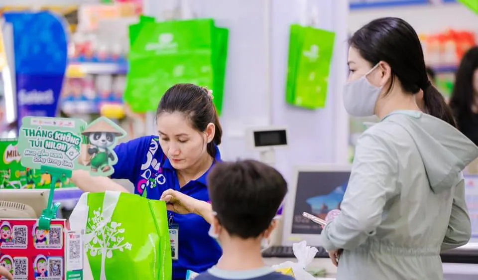 Các siêu thị Co.opmart giữ chân khách hàng bằng chương trình “Khách hàng thành viên”