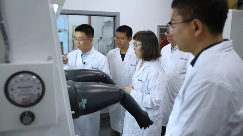 Chiết xuất nước từ đất Mặt trăng
