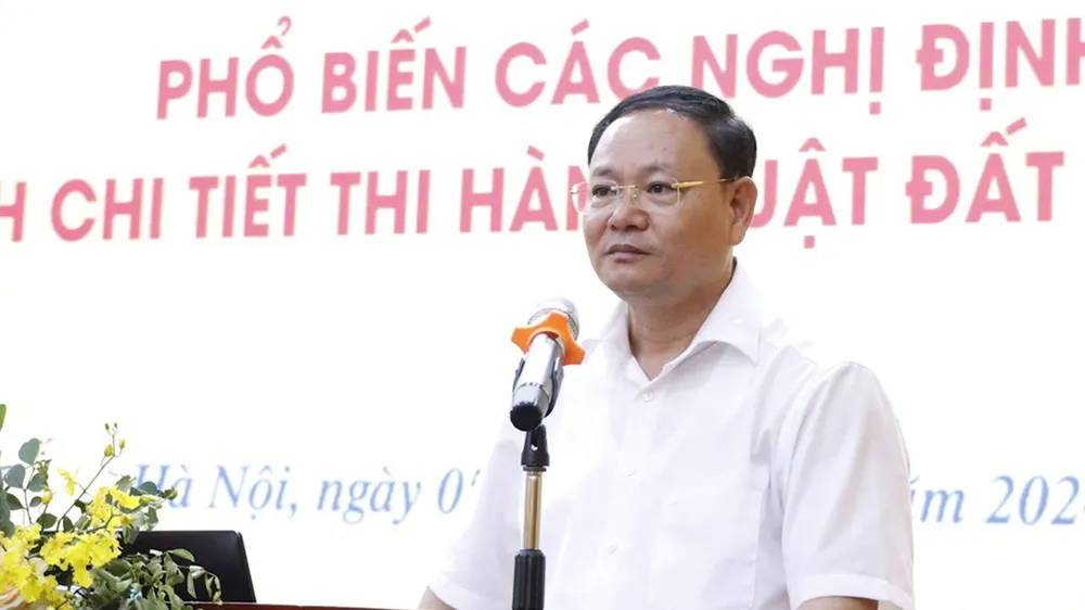 Thứ trưởng Bộ TN-MT Lê Minh Ngân phát biểu kết luận hội nghị