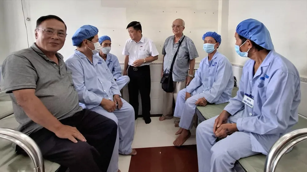  Mổ mắt miễn phí cho 250 người nghèo, neo đơn