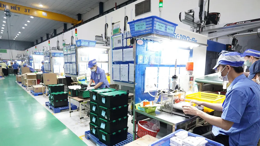 Hoạt động sản xuất tại một doanh nghiệp ở TPHCM. Ảnh: HOÀNG HÙNG