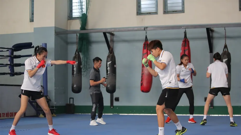 Các nữ võ sĩ của đội tuyển boxing Việt Nam tập luyện tại Trung tâm Huấn luyện thể thao quốc gia TPHCM. Ảnh: DŨNG PHƯƠNG 