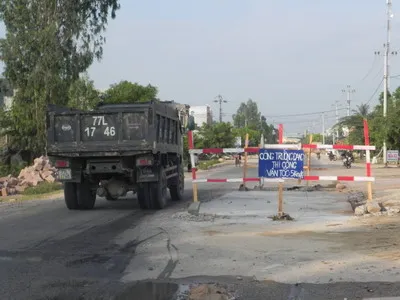 Nút “cổ chai” trên quốc lộ 1A gây ùn tắc giao thông