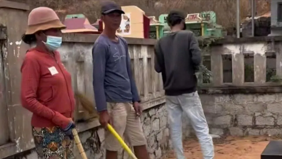 Nhóm đối tượng được cho là có hành vi "xin đểu" người viếng mộ tại nghĩa trang Phan Thiết