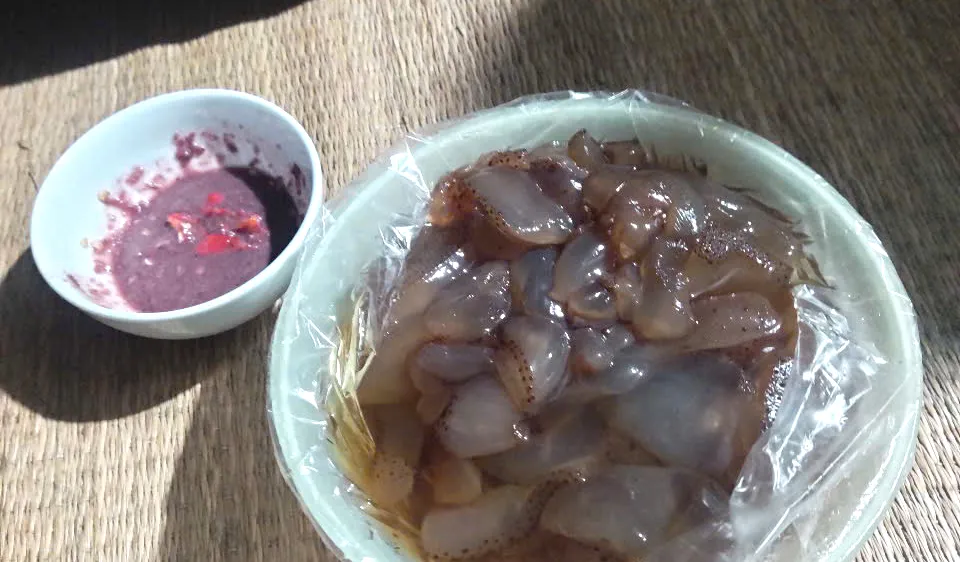 Sứa được ăn cùng ruốc (mắm tôm)