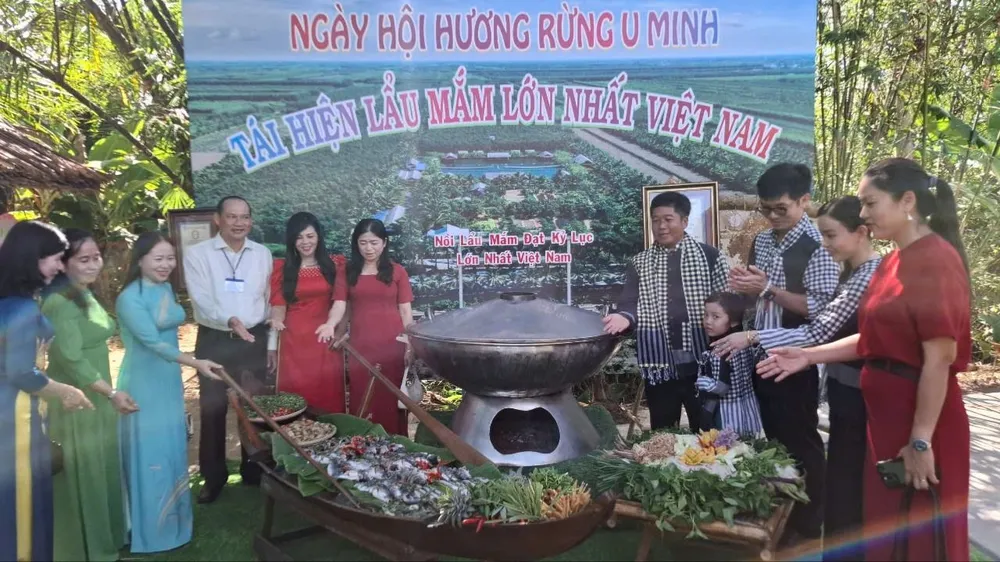 Cà Mau: Khai mạc Ngày hội Hương rừng U Minh