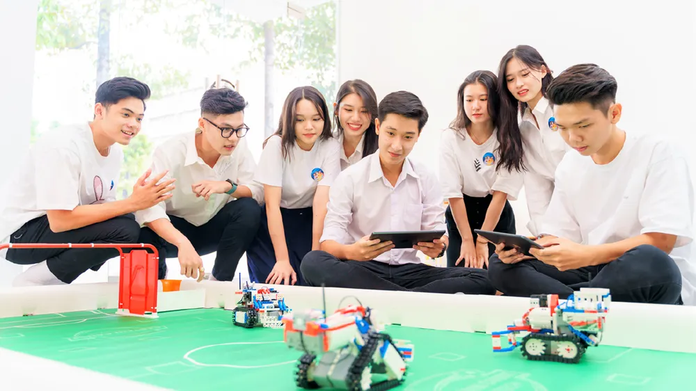 Sinh viên ngành AI Trường ĐH Khoa học Tự nhiên học thực hành tại Trung tâm Giáo dục Trí tuệ nhân tạo (ĐH Quốc gia TPHCM)