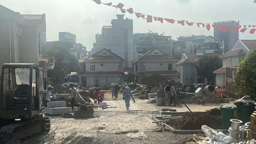 Khuôn viên Trung tâm Dưỡng lão Thị Nghè thiếu cây xanh