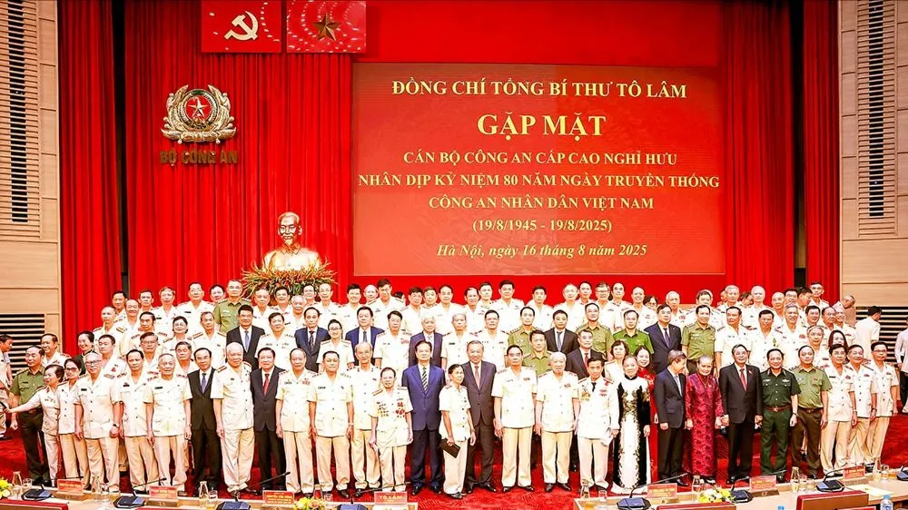 Tổng Bí thư Tô Lâm và các đại biểu tại buổi gặp mặt cán bộ công an cấp cao nghỉ hưu, ngày 16-8