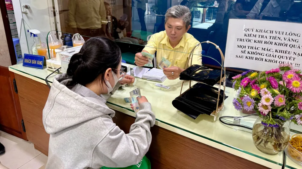Giá vàng SJC vọt lên 129 triệu đồng/lượng