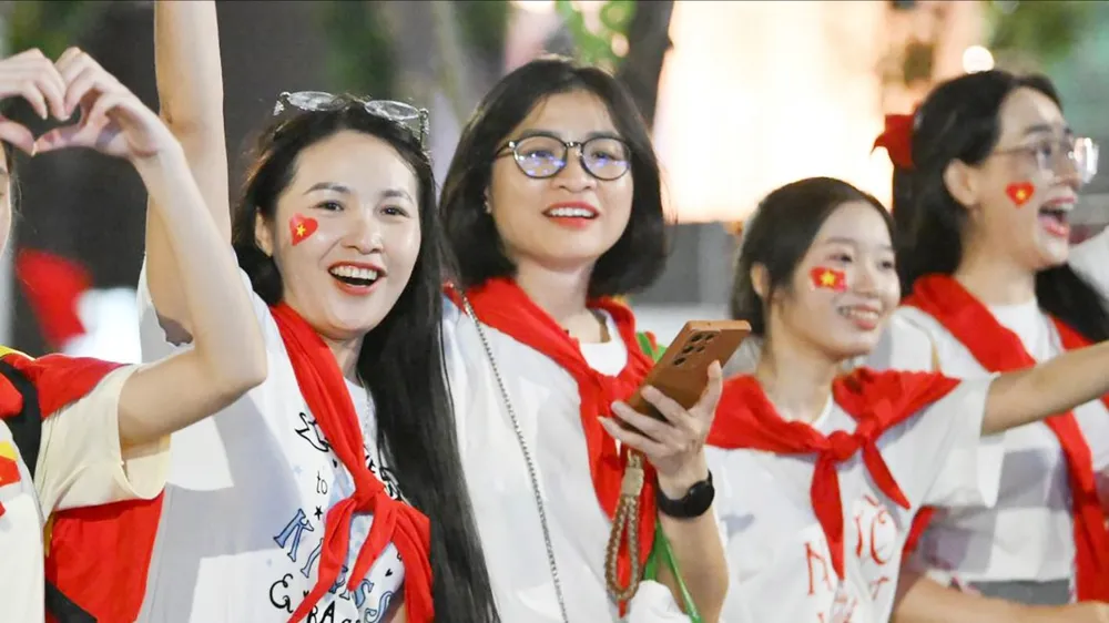 Những ngày thủ đô rợp cờ hoa