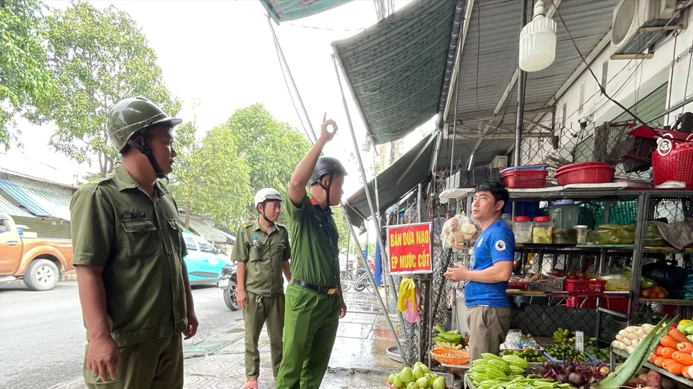 Phường An Phú (TPHCM): Vận động người dân trồng cây xanh, tháo dỡ công trình cơi nới trái phép