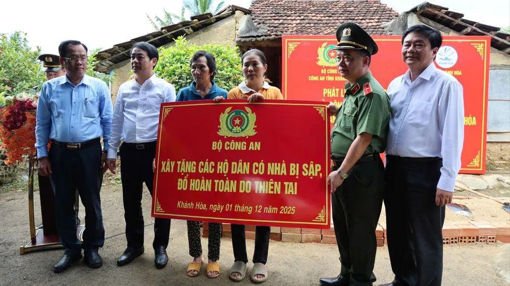 Khánh Hòa: “Chiến dịch Quang Trung” xây nhà cho người dân vùng lũ